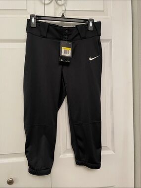 NWT NIKE Black Softball Capri Pants Women’s Small